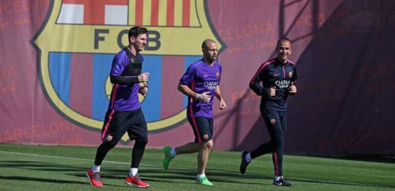 Messi trota con Mascherano en la ciudad deportiva