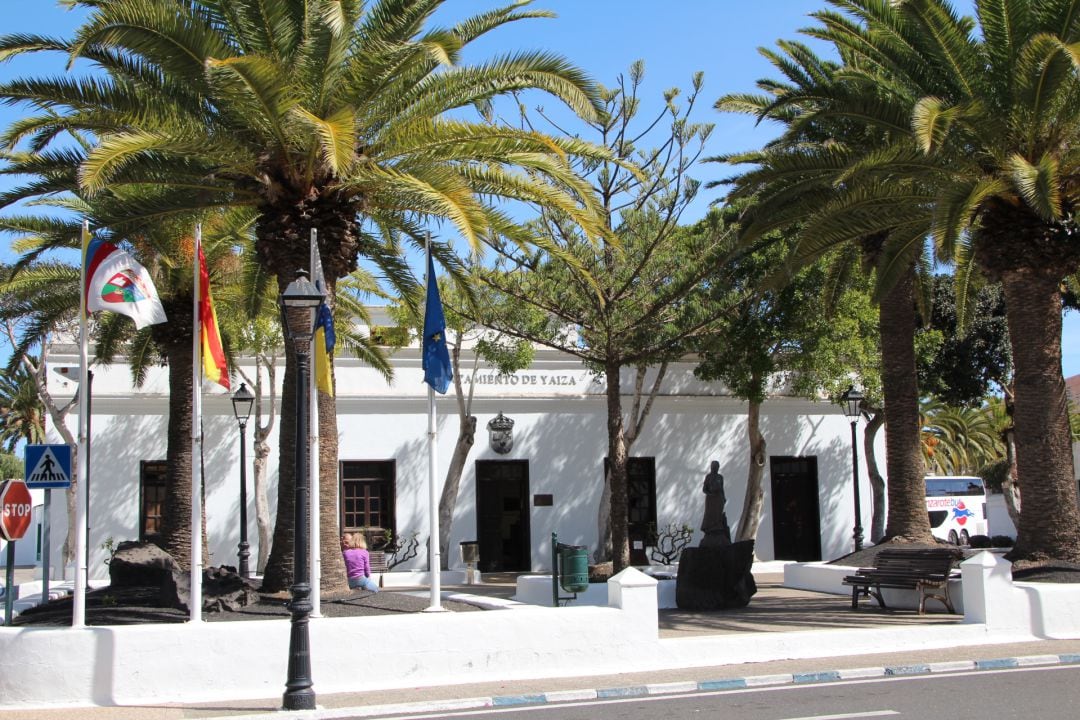 Fachada del Ayuntamiento de Yaiza.