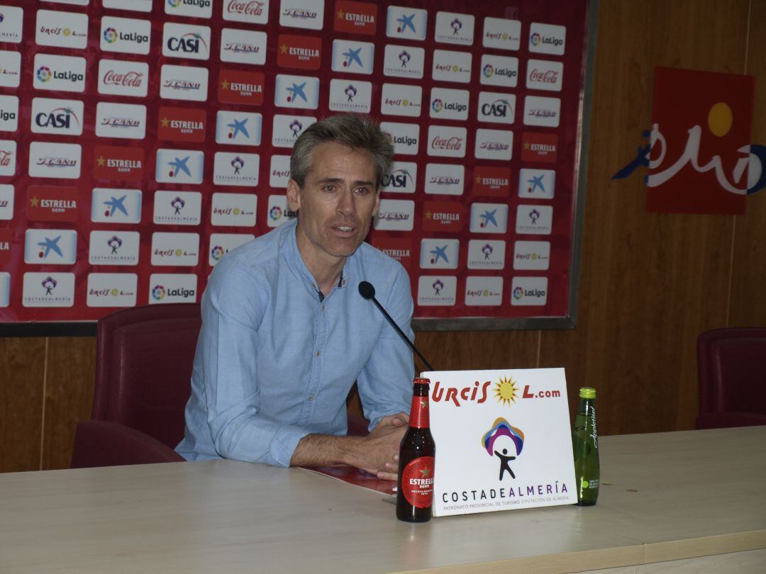 Miguel Ángel Corona en rueda de prensa.