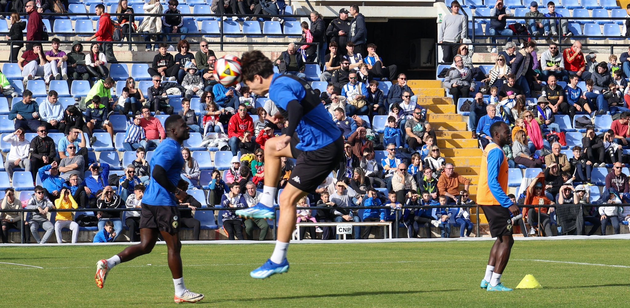 Imagen de archivo de un entrenamiento a puertas abiertas en el Rico Pérez. Foto: Hércules CF