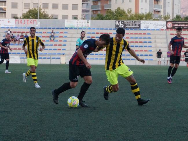 Dani Salazar intenta irse de un contrario