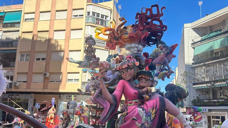 Daños en un ninot de Murta-Maravall