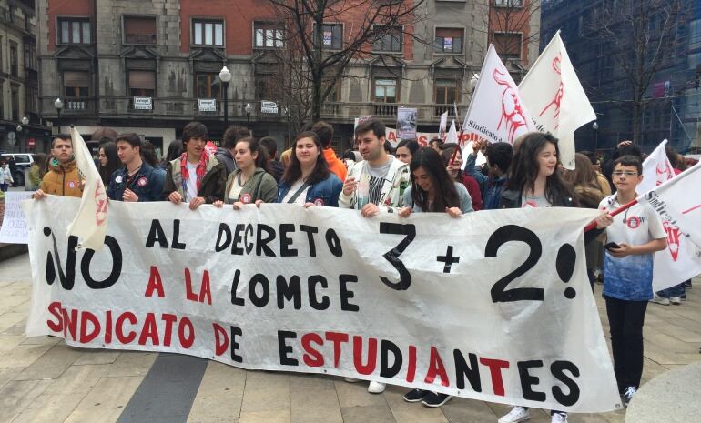 Manifestación estudiantes en la Plaza del Parchis 