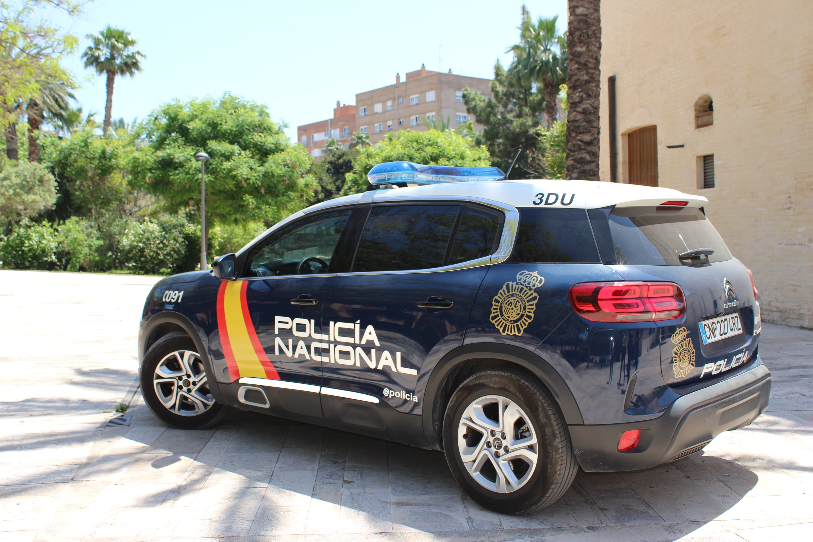 Agentes de la Policía Nacional han detenido en Valencia a una mujer de 50 años, de origen español, como presunta autora de un delito de estafa