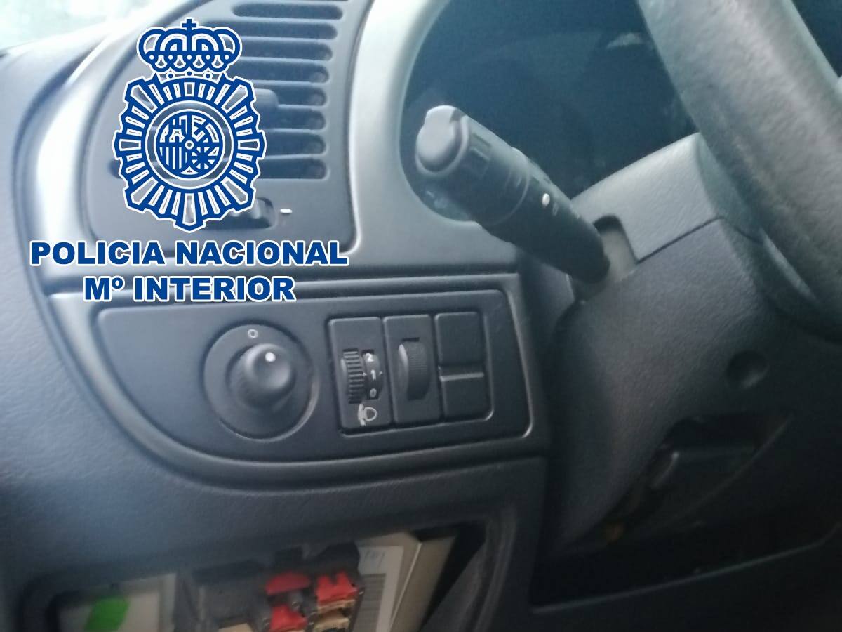 La Policía Nacional detiene in fraganti en Jerez de la Frontera a dos presuntos autores por un robo interior de una furgoneta