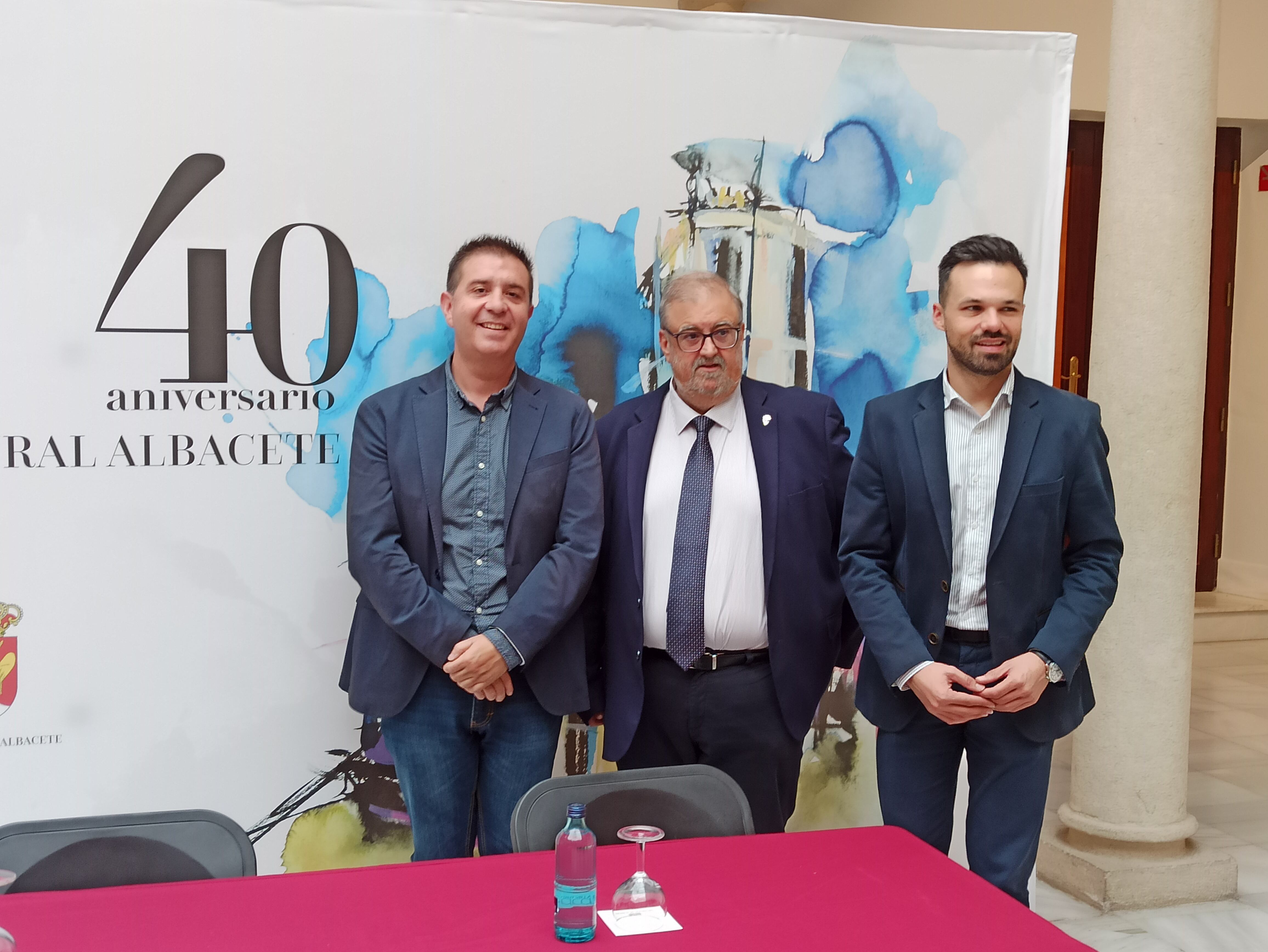 Santi Cabañero, presidente de la Diputación de Albacete; Ricardo Beléndez, director-gerente de Albacete Cultural; y Miguel Zamora, diputado provincial de Cultura, en la presentación de la programación del 40 aniversario de Albacete Cultural | Imagen: Pedro Miguel González