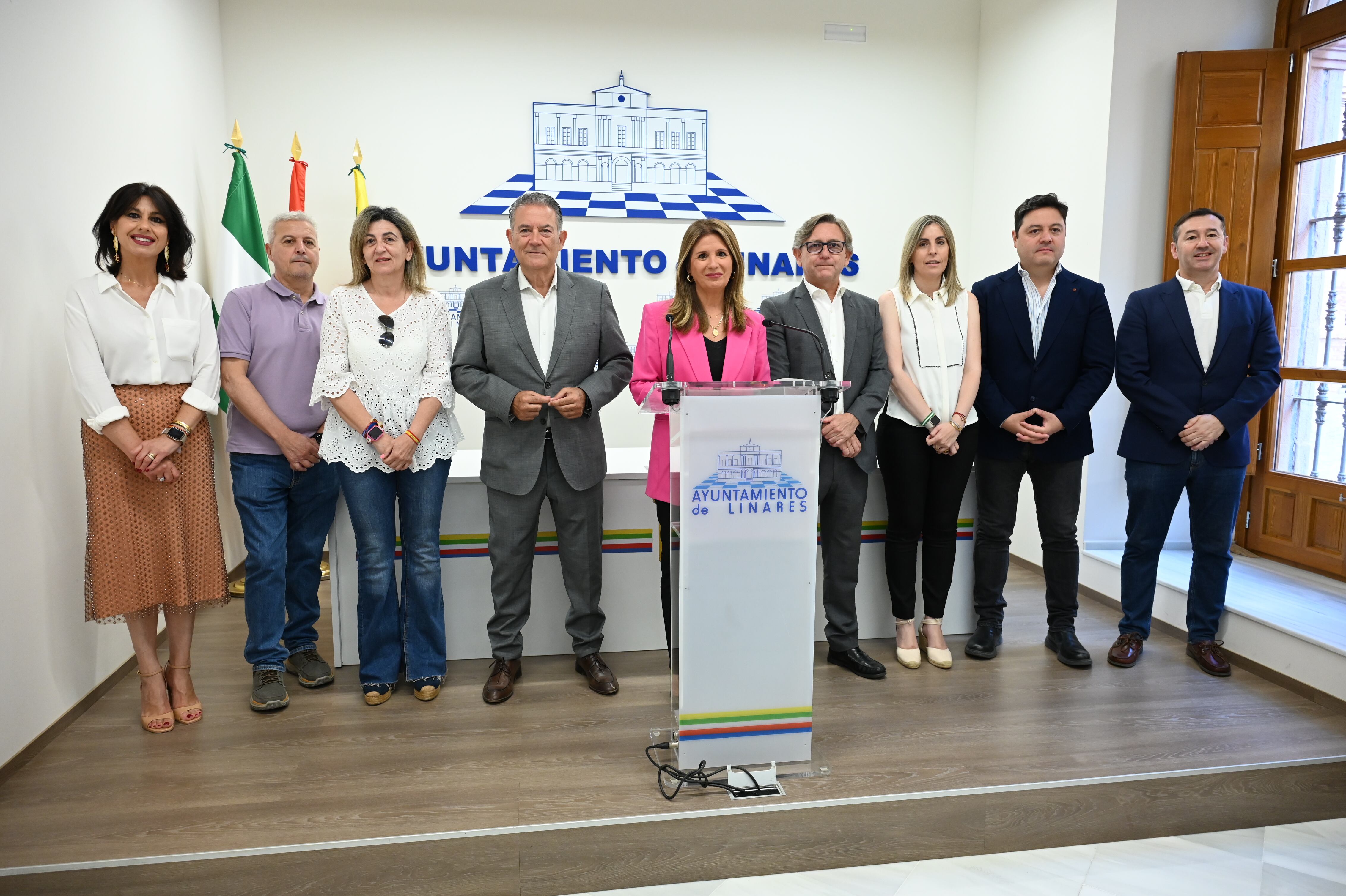 Parte del equipo de gobierno local linarense.