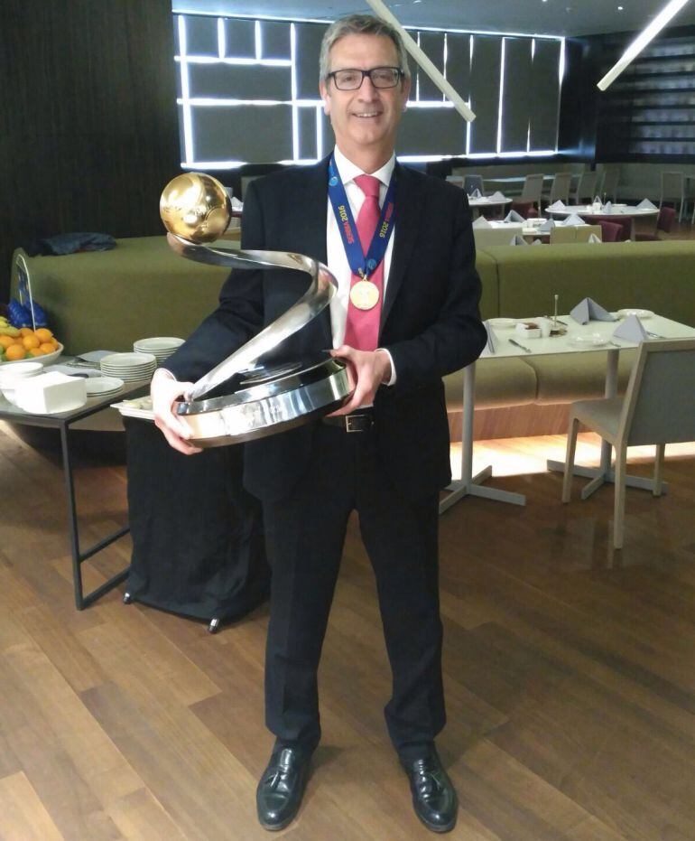 El médico albaceteño, campeón de Europa de fútbol sala