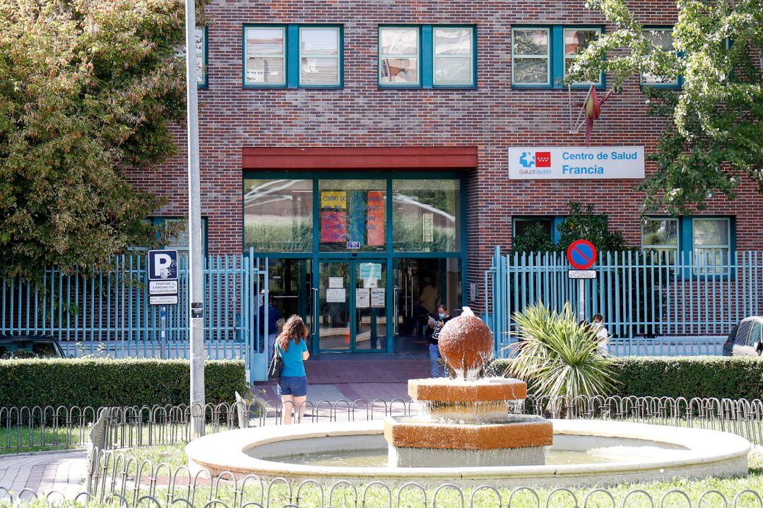 Fachada del Centro de Salud Francia, en Fuenlabrada.