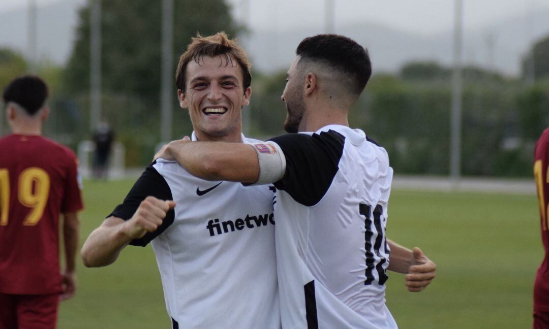 Pablo García celebra uno de sus dos goles en Vilarreal