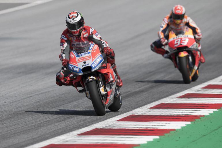 Marc Márquez persigue a Jorge Lorenzo