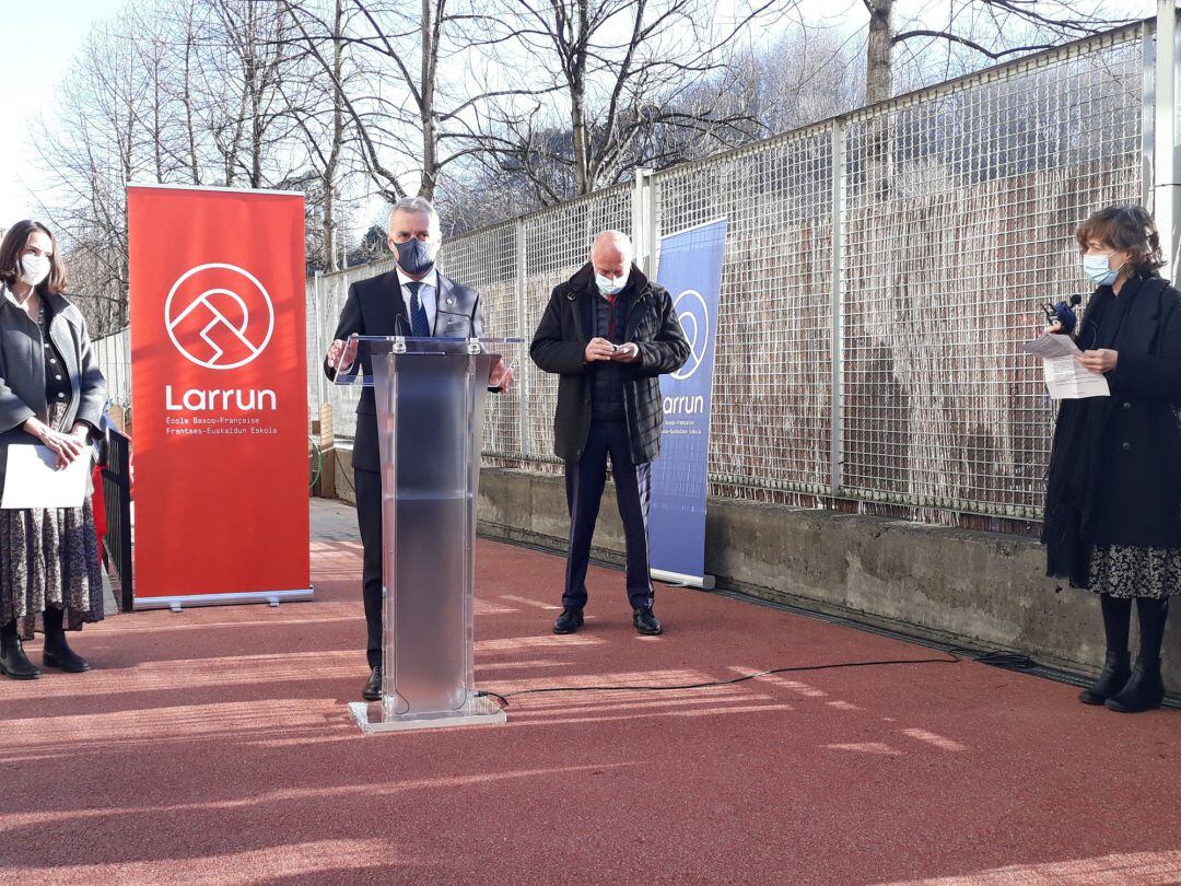 El lehendakari, Iñigo Urkullu, en la inauguración en San Sebastián de Larrun école basco-française