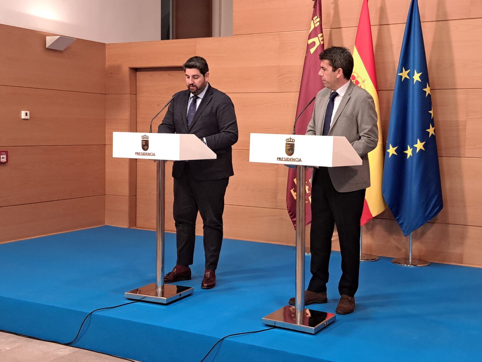 El presidente de la Región de Murcia, Fernando López Miras junto al presidente de la Diputación de Alicante, Carlos Mazón