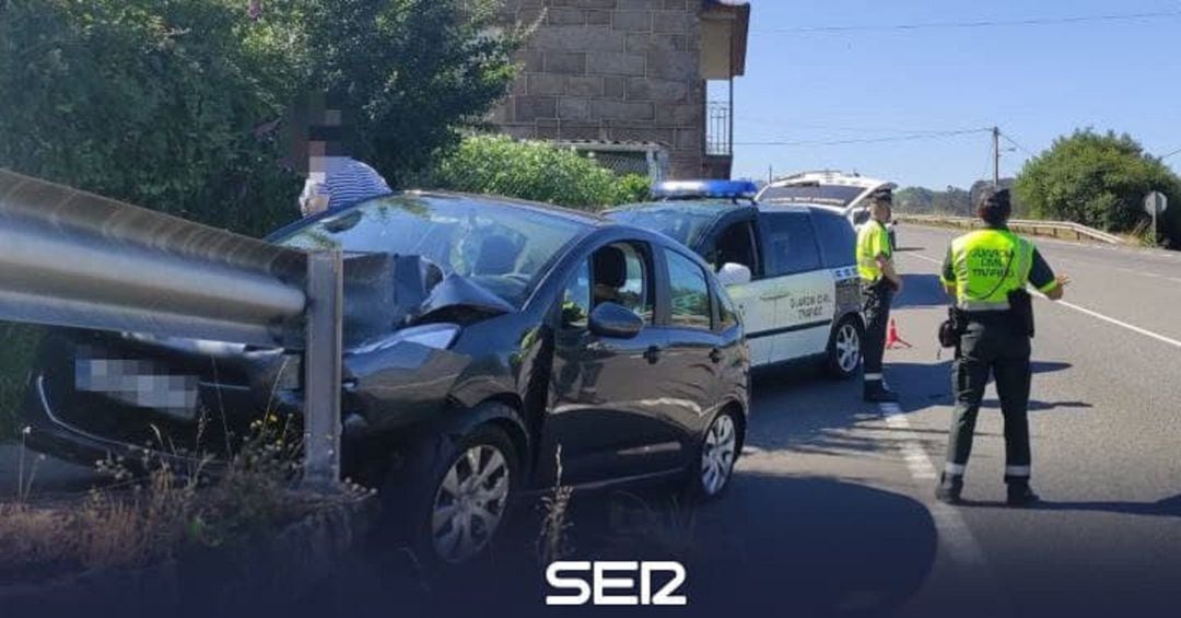 Un conductor que quintuplicaba la tasa de alcohol sufre un accidente de tráfico en Redondela. Guardia Civil.