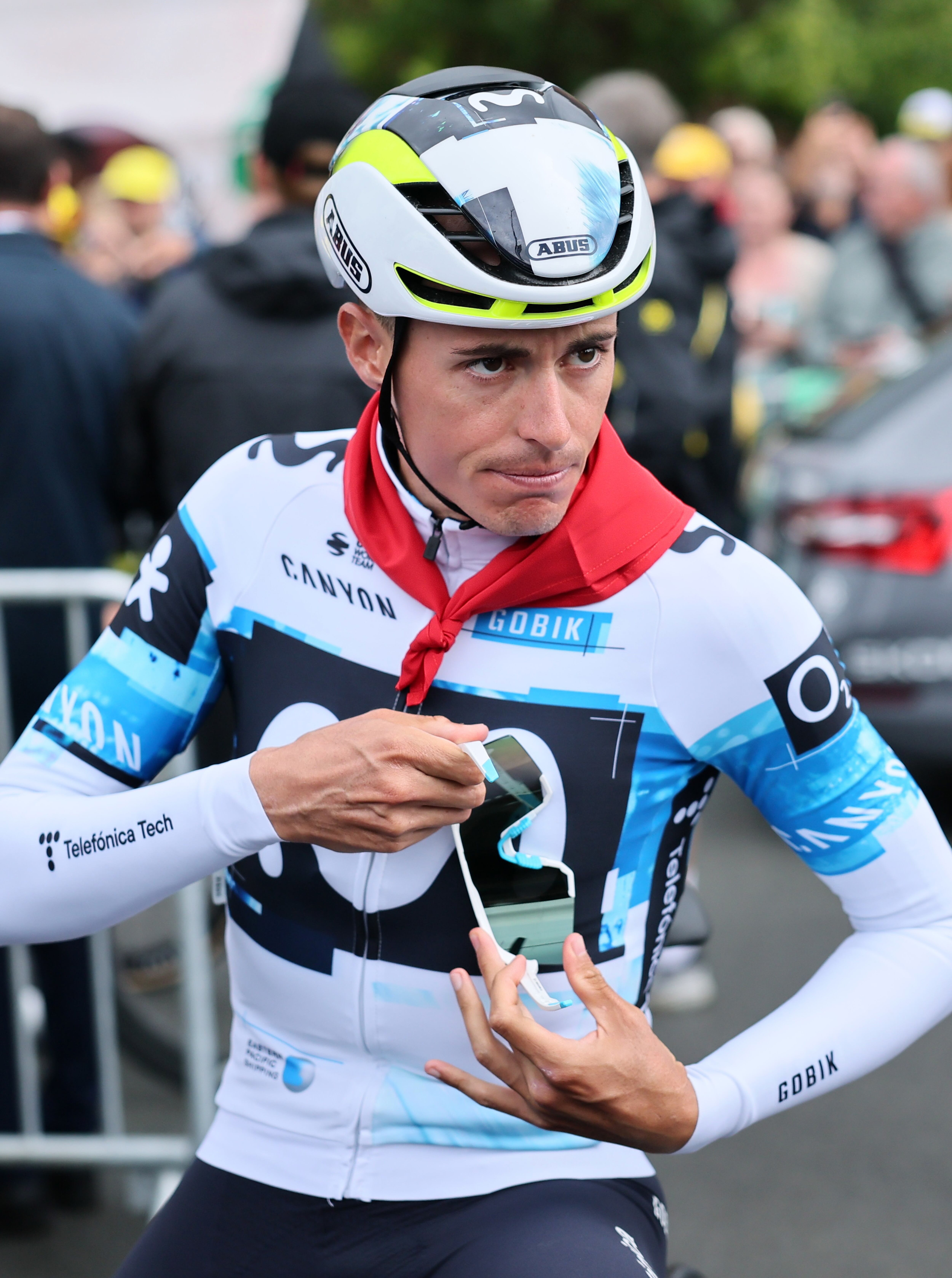 Valenciennes (France), 07/07/2025.- Spanish rider Enric Mas of Movistar Team arrives at the presentation of the 3rd stage of the Tour de France cycling race over 178.3km from Valenciennes to Dunkerque, France, 07 July 2025. (Ciclismo, Francia) EFE/EPA/CHRISTOPHE PETIT TESSON