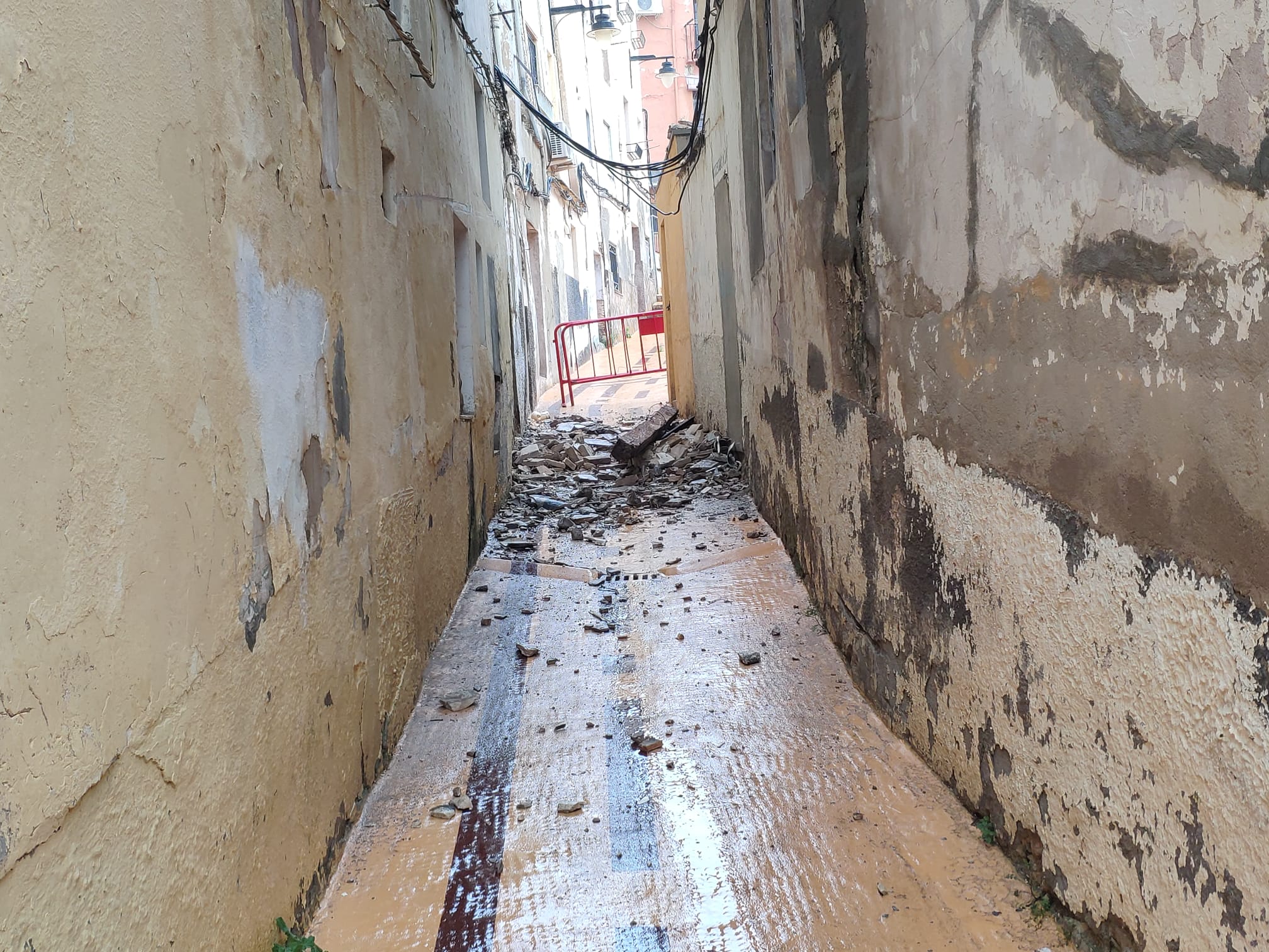 Casa en ruines al Carrer Teixidors