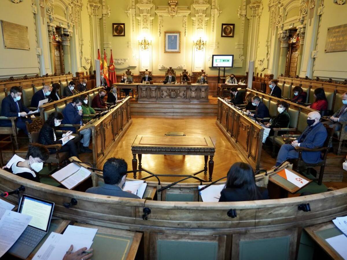 El equipo de gobierno pide responsabilidades por el 'retuit'