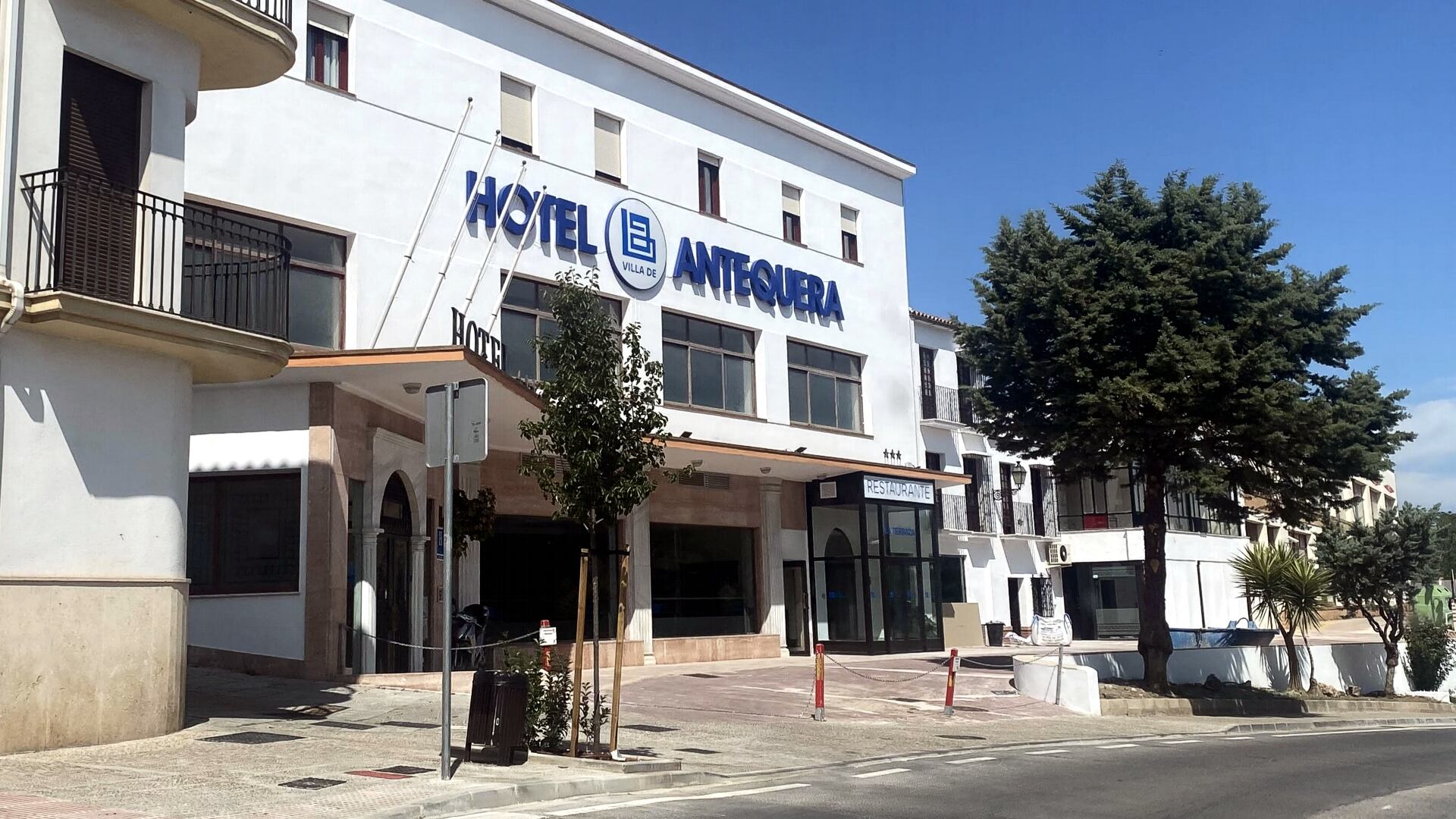 Fachada principal del Hotel Villa de Antequera