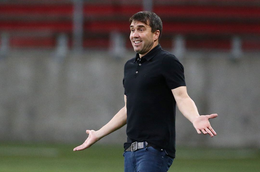 Eduardo Coudet durante un partido del Porto Alegre en Brasil