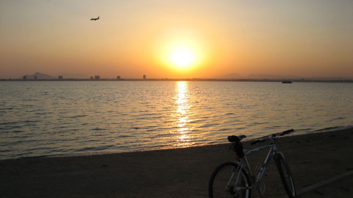 El sector turístico y náutico del Mar Menor explota: "El Mar Menor se muere y nos toman a pitorreo"