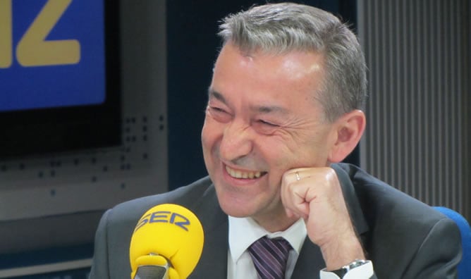 El presidente canario, Paulino Rivero, ha pasado por los estudios de la Cadena SER.