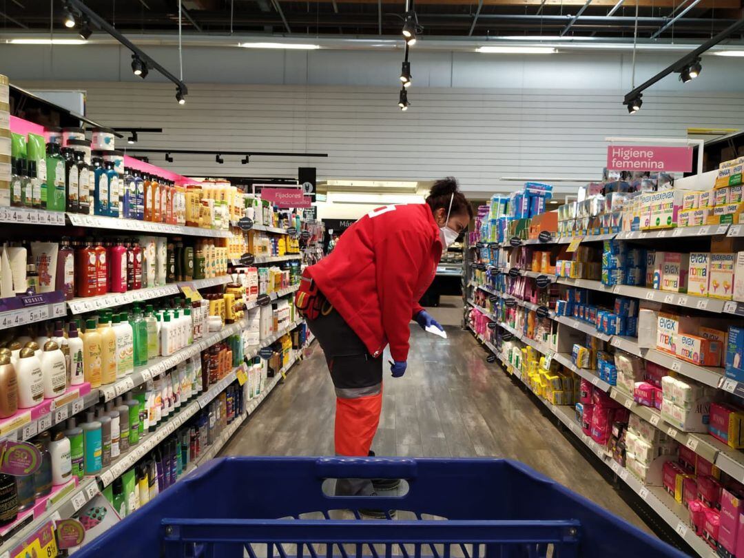 La entidad realiza la compra a las personas que no pueden salir de sus casas