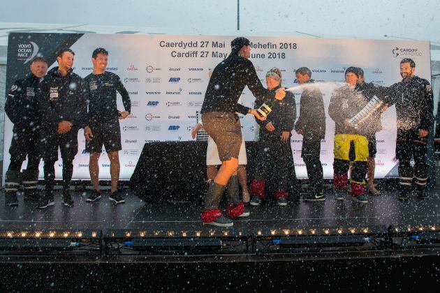 Entrega de premios a la tripulación del Team Brunel en Cardiff