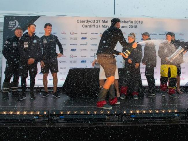 Entrega de premios a la tripulación del Team Brunel en Cardiff