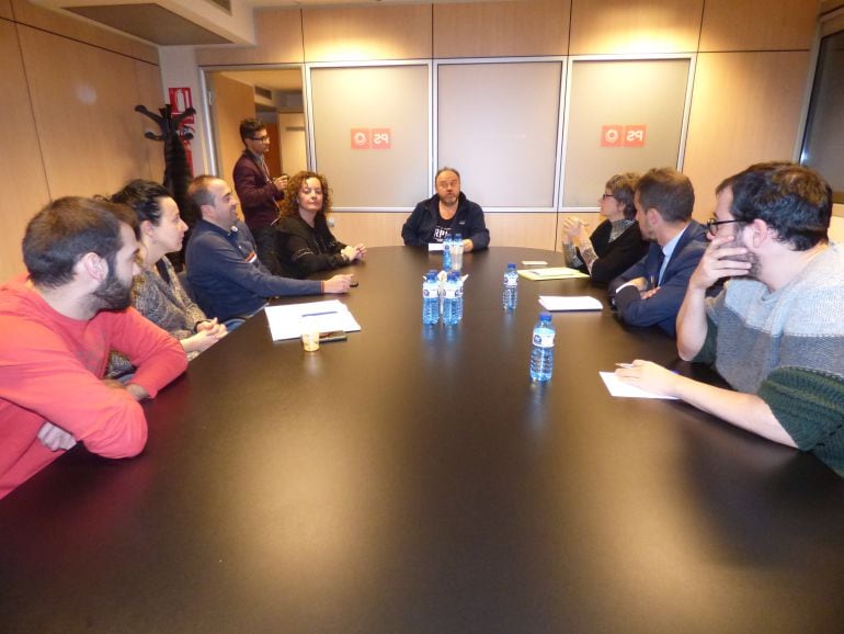 El PS es va reunir ahir amb una representació dels sindicats de funcionaris per valorar la nova Llei de la Funció Pública