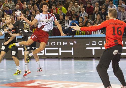 El jugador brasileño, Thiagus Petrus, en un partido de competición europea en las filas del Ciudad de Logroño.