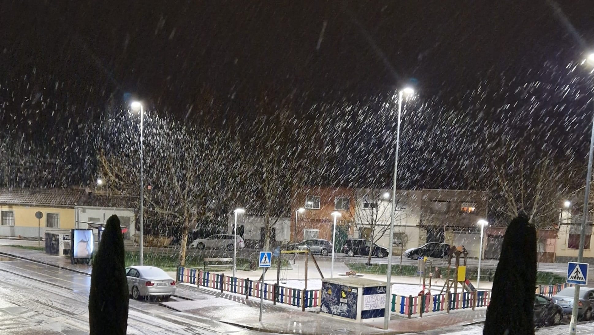 Caen los primeros copos de nieve del ano en Alcazar de San Juan Sociedad Actualidad Cadena SER