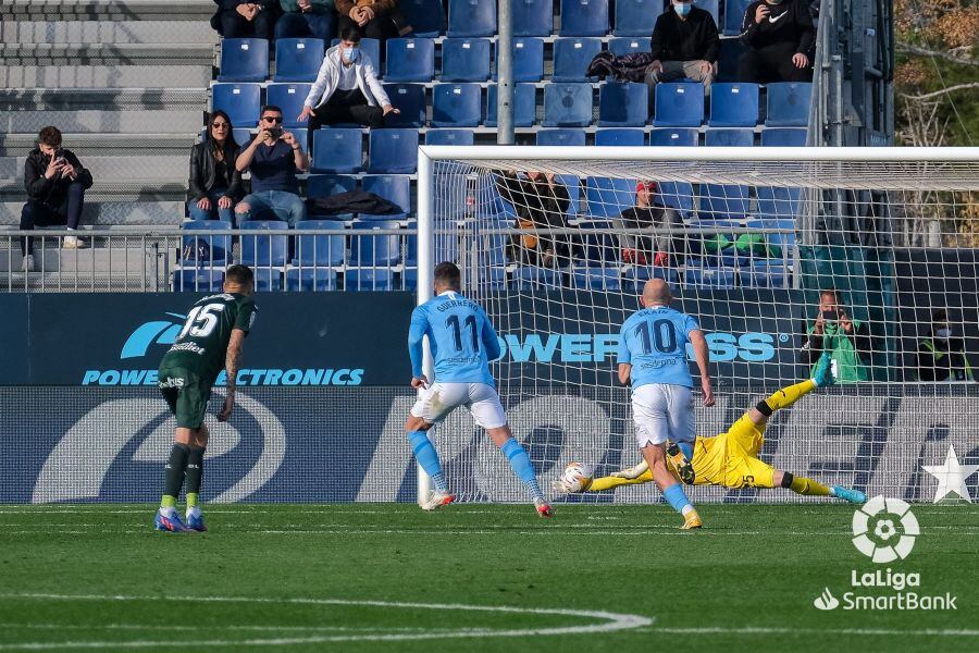 Lanzamiento de penalti de Guerrero en una imagen de la Liga