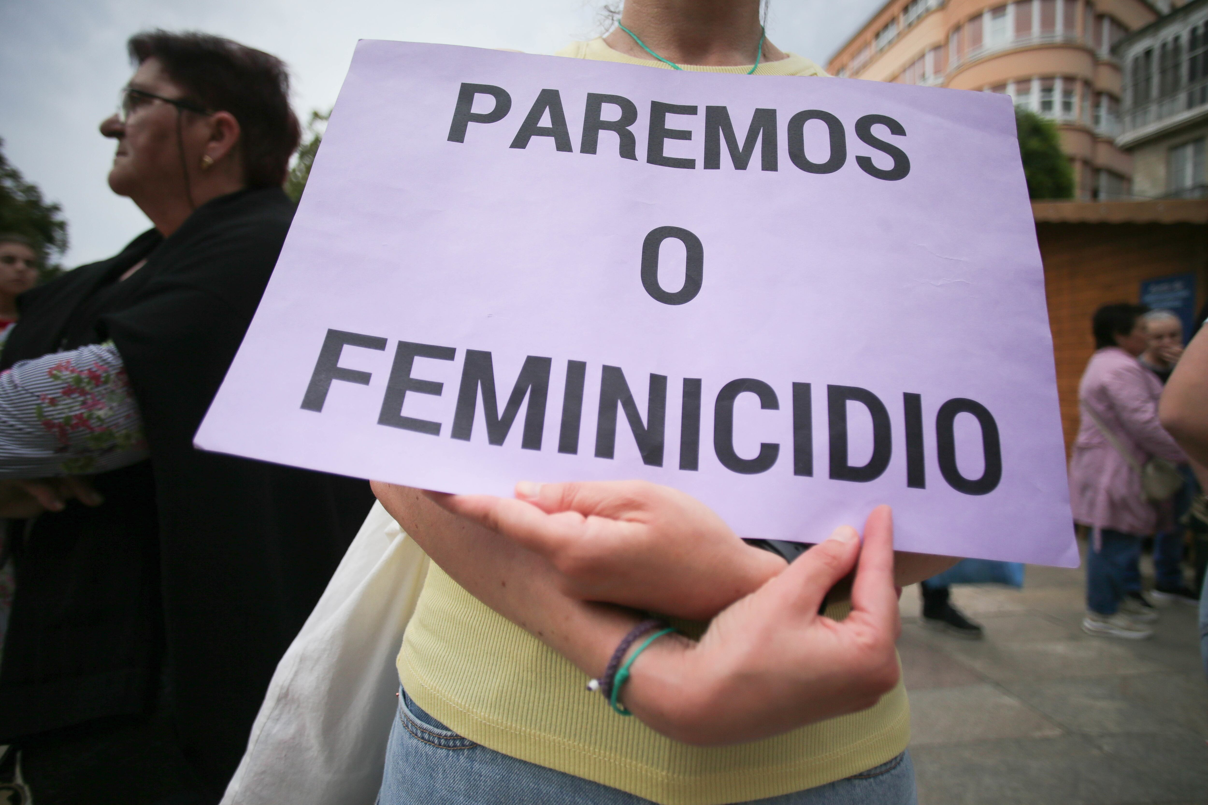 Cartel contra la violencia machista en Oia.(Foto de Carlos Castro/Europa Press via Getty Images)