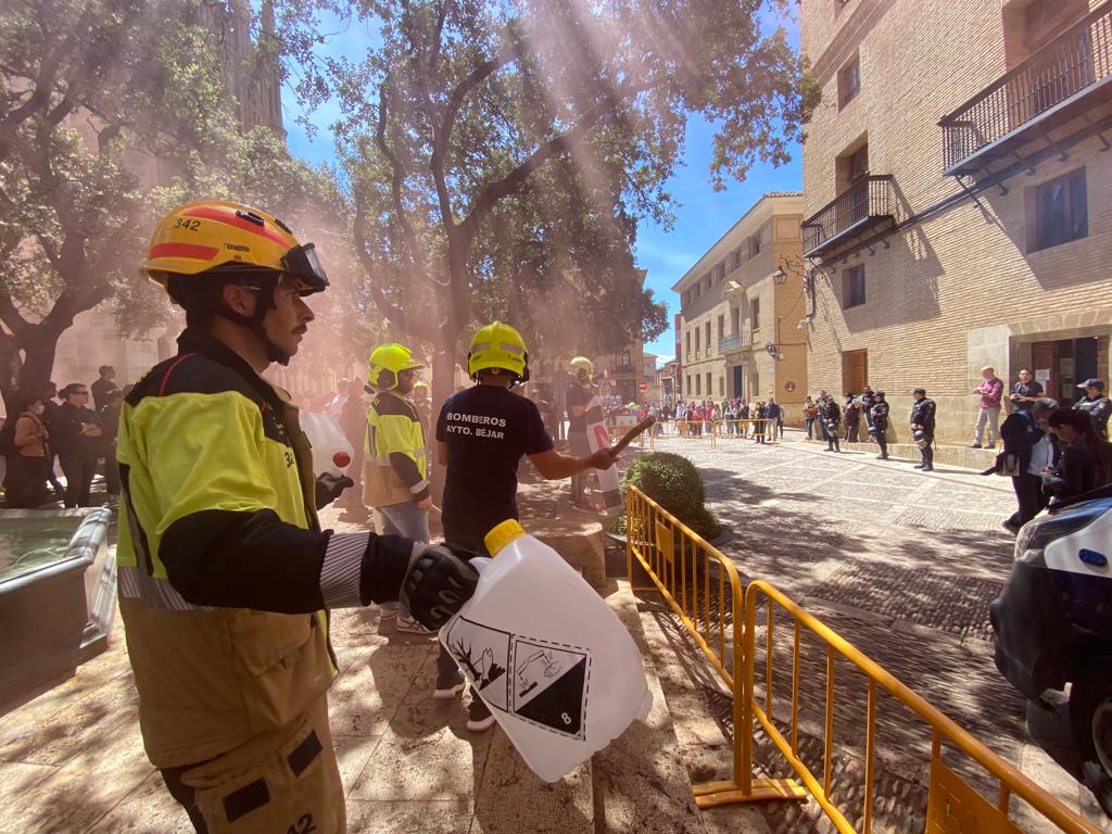 Manifestación de los bomberos a las puertas del Ayuntamiento el pasado mes de junio