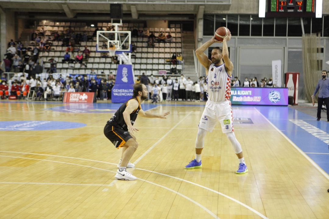 Osvaldas Matulionis en el partido ante Iraurgi del pasado viernes en el Pedro Ferrándiz