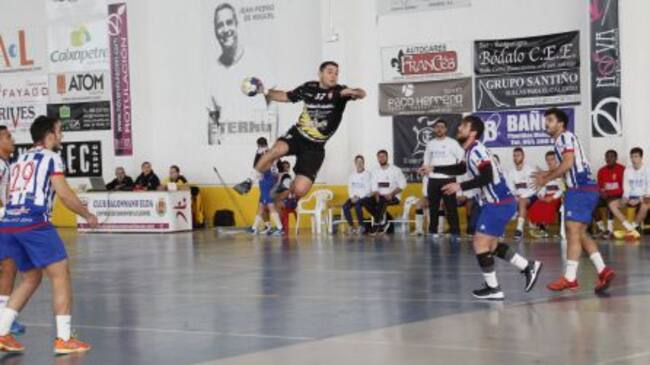 Elda C.E.E. pudo con la defensa visitante