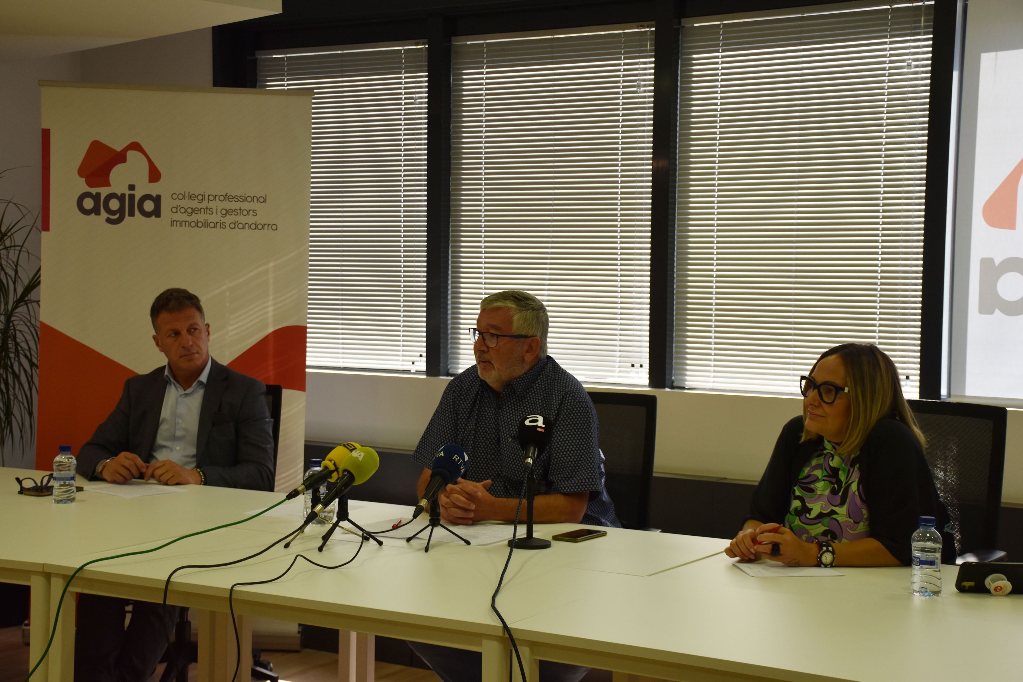 El president de l&#039;AGIA, Gerard Casellas, i membres de la junta durant la roda de premsa d&#039;aquest dijous.