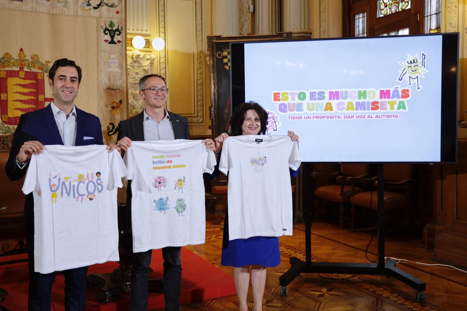 De derecha a izquierda se encuentran Concepción Galván, Víctor Martín y Jaime Curiel