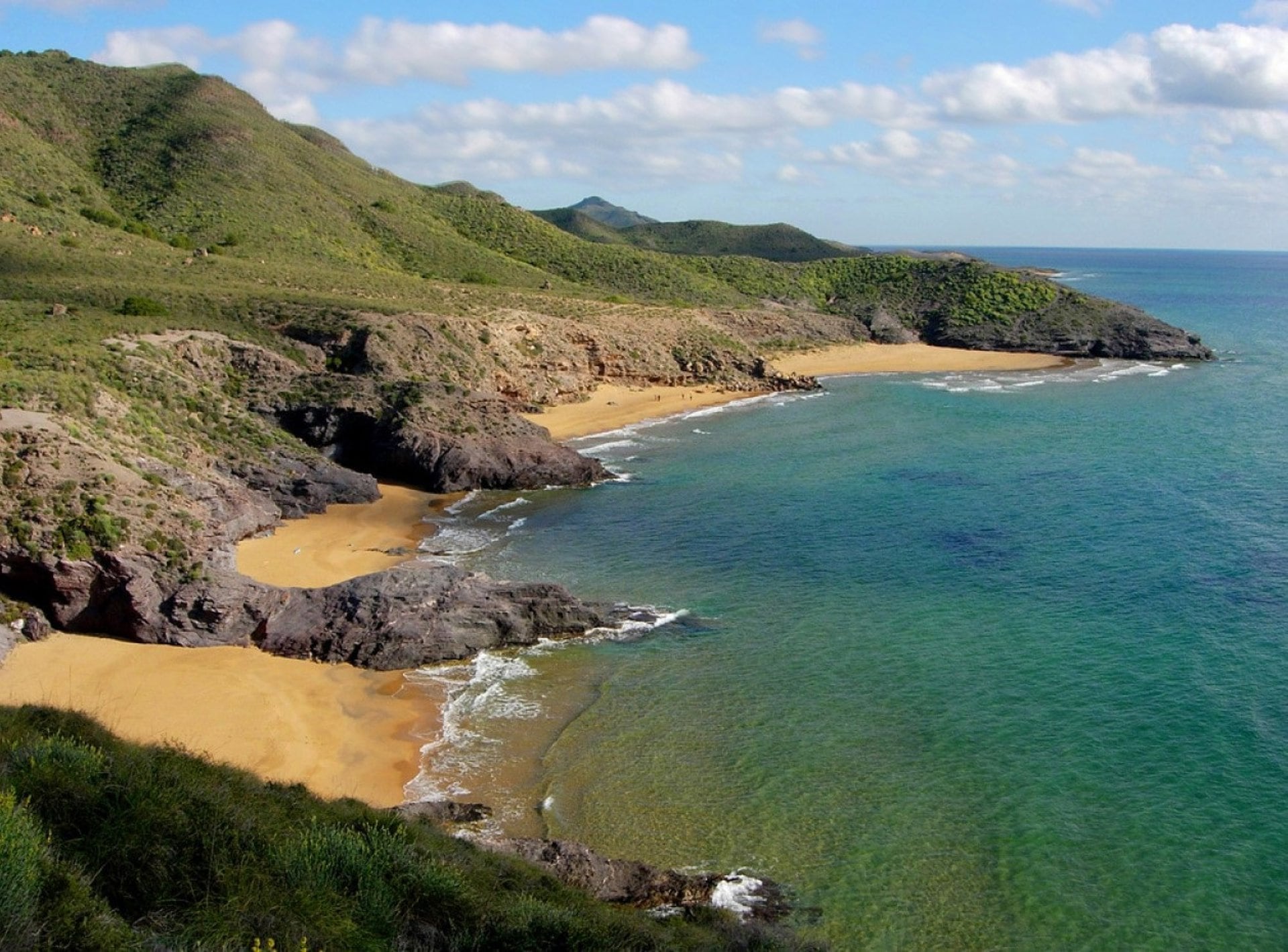 01/04/2026 Playa de Calblanque.
La Consejería de Medio Ambiente, Universidades, Investigación y Mar Menor ha regulado el acceso y el tránsito en el Parque Regional de Calblanque, Monte de las Cenizas y Peña del Águila durante la Semana Santa, con el objetivo de prevenir aglomeraciones, ordenar la llegada de visitantes y preservar los valores ambientales de uno de los enclaves litorales más singulares de la Región de Murcia.

ESPAÑA EUROPA MURCIA SOCIEDAD
CARM
