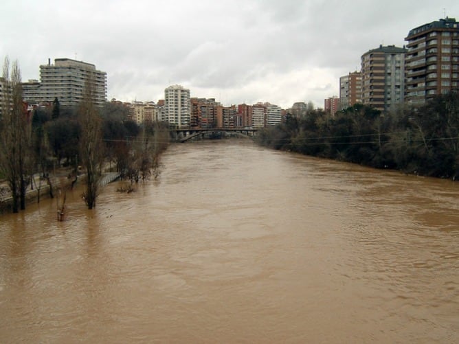 El caudal del río Pisuerga supera el nivel de alerta.