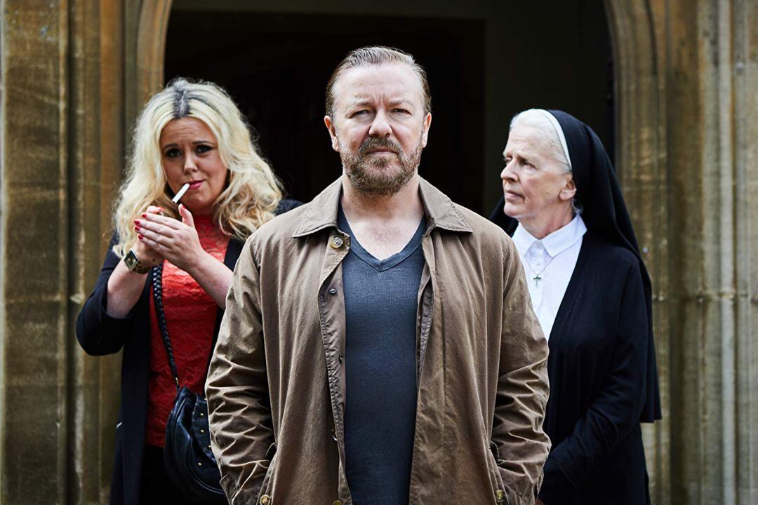 Ricky Gervais i Roisin Conaty en After Life.