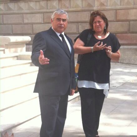 L'empresari Fidel Pallerols i la seva parella a la sortida de l'Audiència de Barcelona