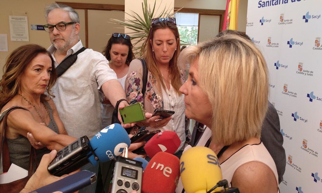 Verónica Casado, consejera de Sanidad, en el Hospital Nuestra Señora de Sonsoles (Ávila)