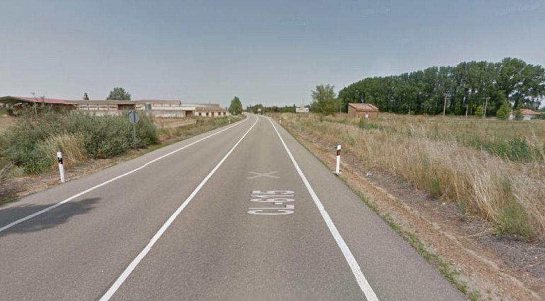 Carrertera Cl-615 antes de las rayas verdes