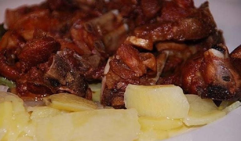 Imagen de un típico plato de guarrino en El Real de la Jara