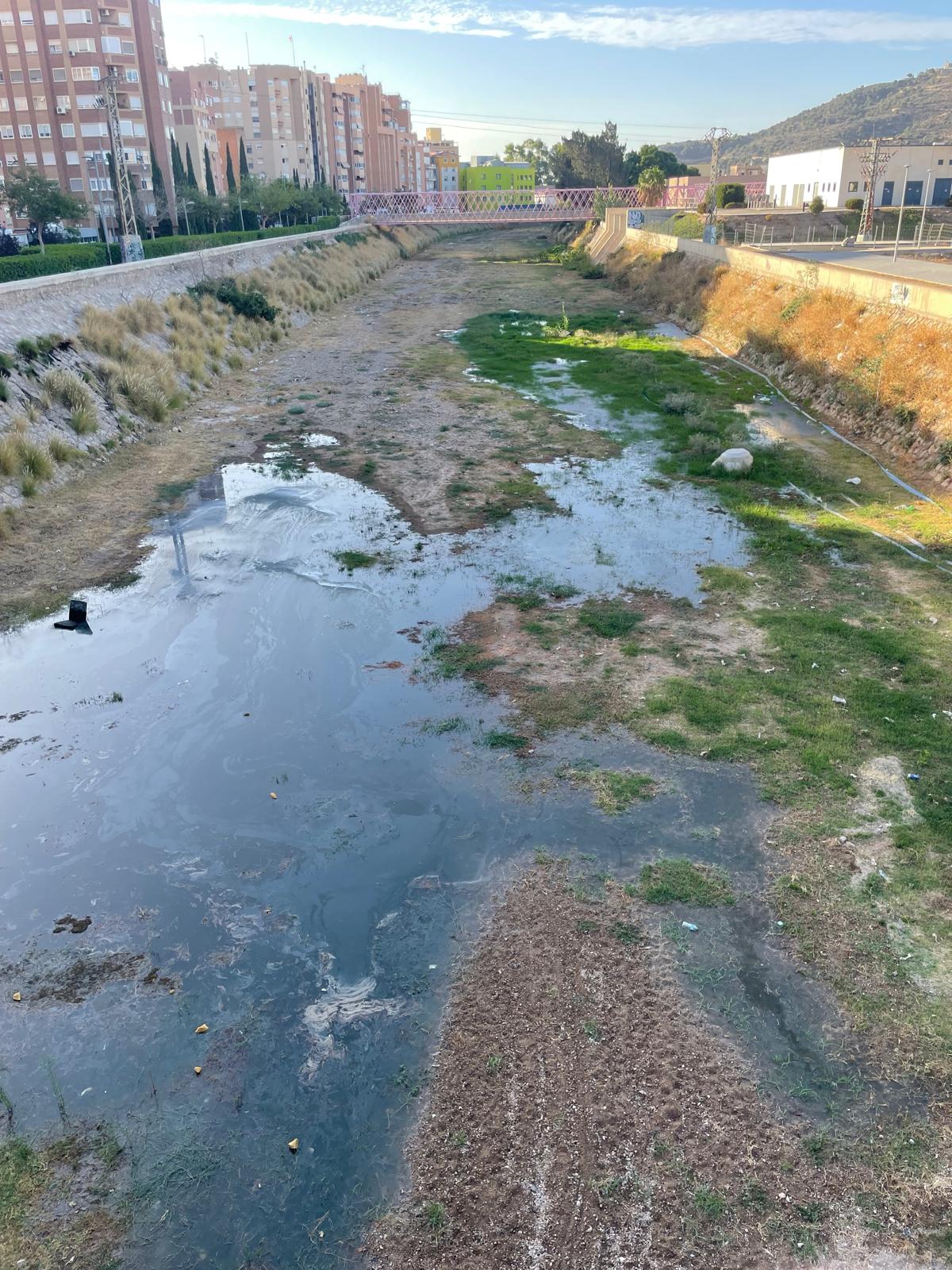Un fallo en el alcantarillado provoca un nuevo vertido en la Rambla de Benipila