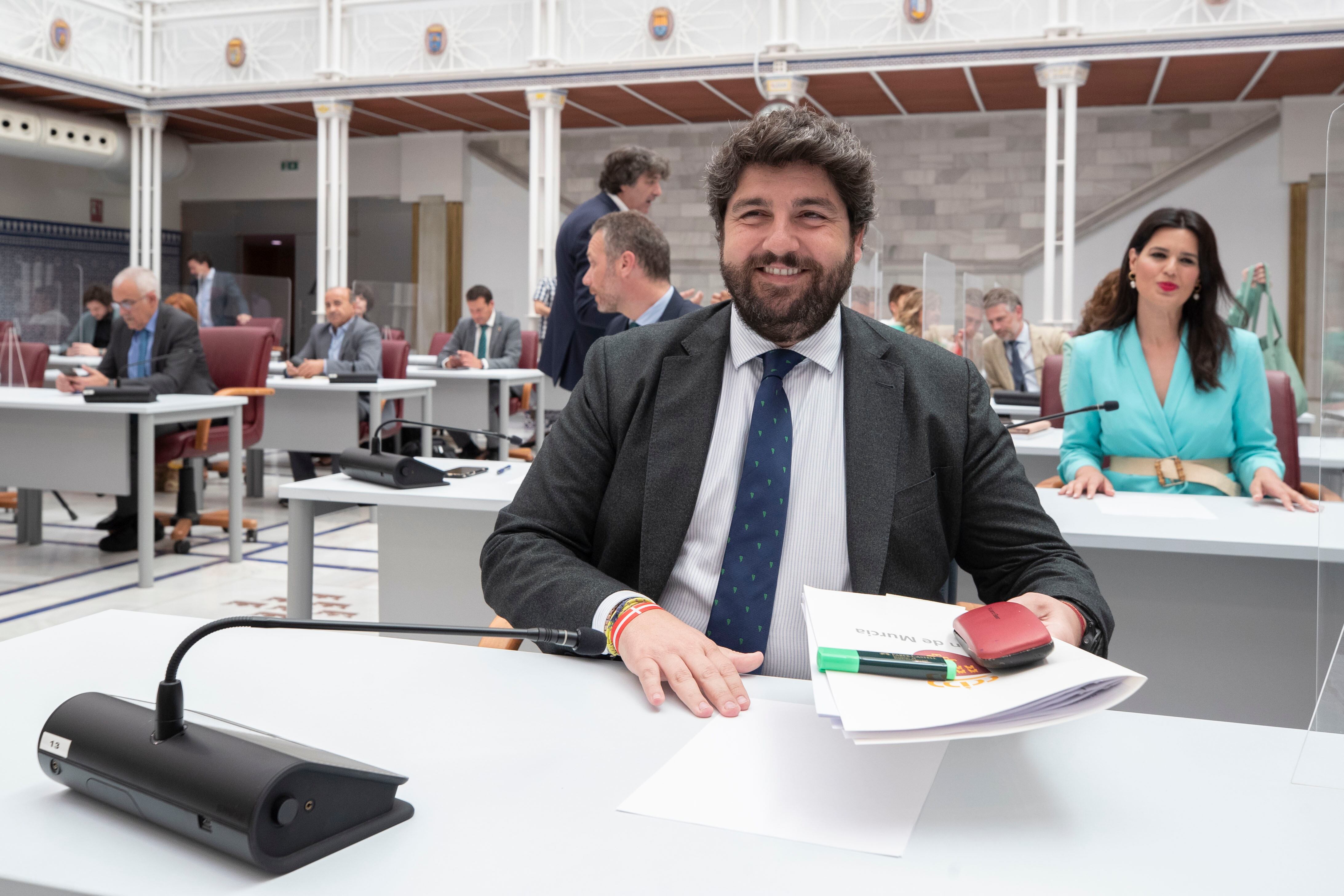 El presidente López Miras durante el pleno de control en la Asamblea Regional de Murcia