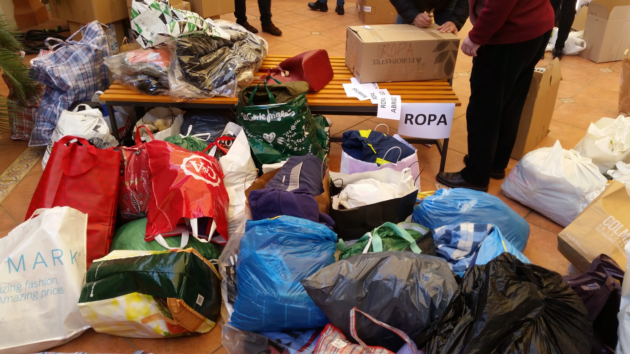 Recogida de ayuda en el centro cultural San Hipólito de Córdoba