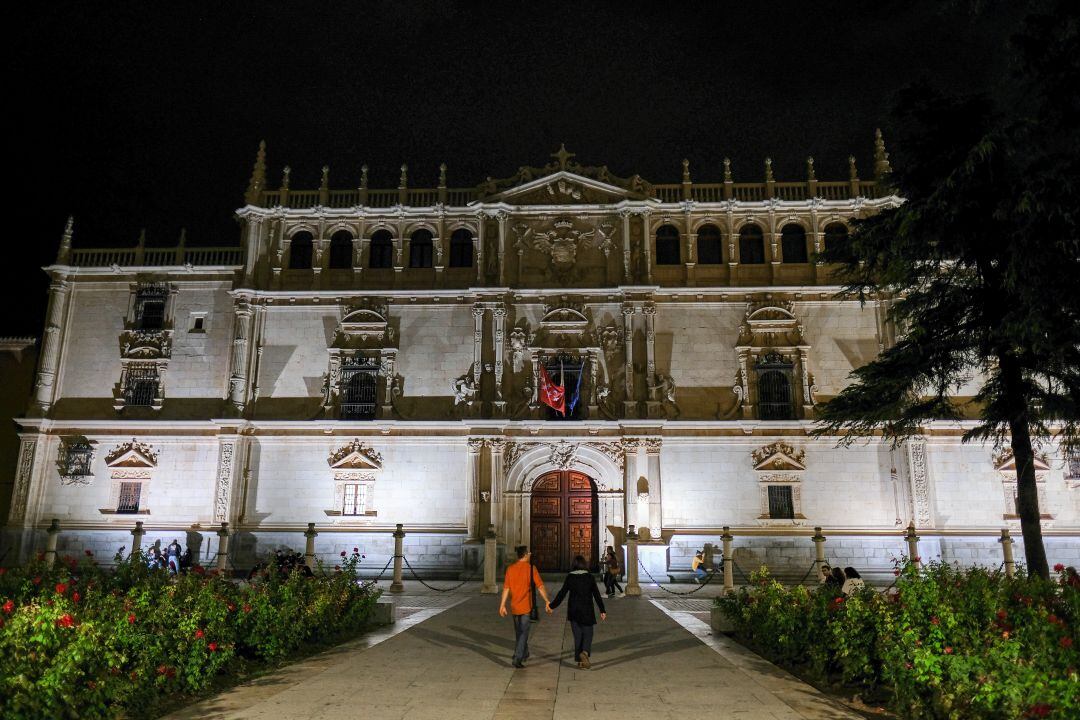 Fachada del edificio histórico de la Universidad de Alcalá de Henares, reconocido como patrimonio mundial por la Unesco.