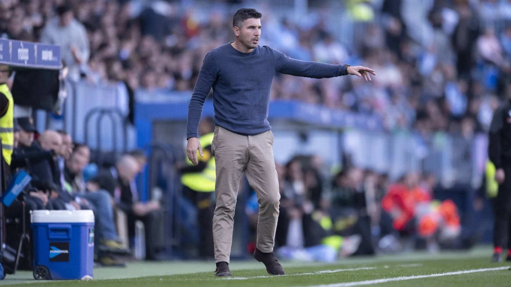 El entrenador del Málaga Juan Francisco Funes, dirigiendo a su equipo en el partido de la pasada jornada contra el Ceuta
